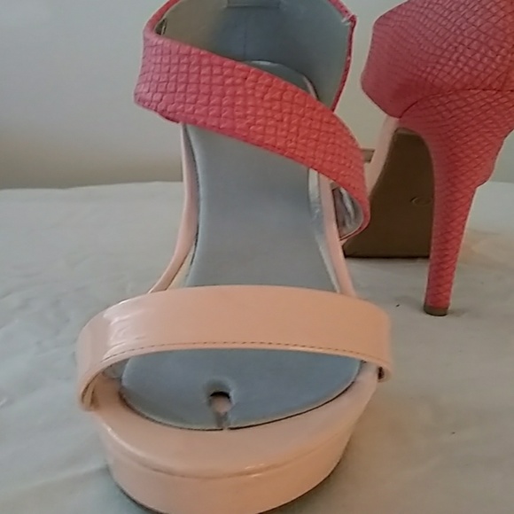 Shoes - Picture 3 of 4